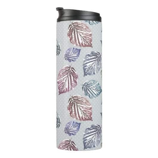 Opengewerkte bladeren op een lichtgrijze achtergro thermosbeker (Geroteerd rechts)