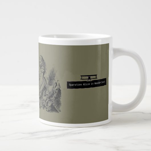 Operation Alice in Wonderland Alice im Wunderland Grote Koffiekop (Rechts)