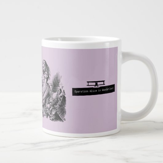 Operation Alice in Wonderland Alice im Wunderland Grote Koffiekop (Rechts)