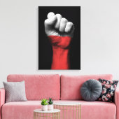 Opgeheven gebalde vuist met Poolse vlag Canvas Afdruk (Insitu (Woonkamer))