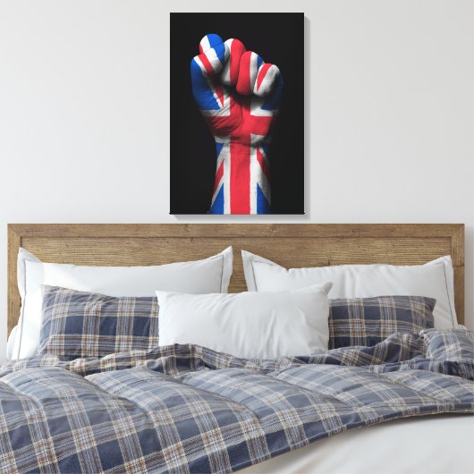 Opgeheven gebalde vuist met Union Jack Flag Canvas Afdruk (Insitu (Slaapkamer))