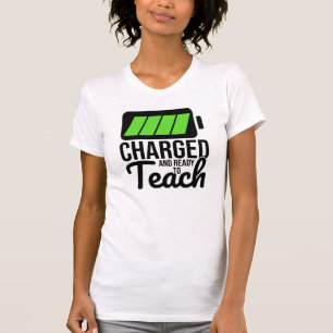Opgeladen en klaar om de T-Shirt van de vrouw te l