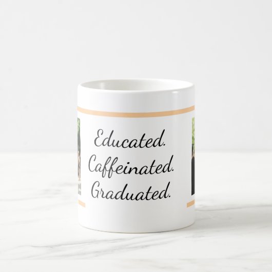 Opgeleide cafeïnehoudende afgestudeerde koffie mok (Center)