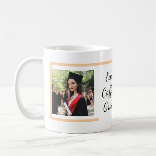 Opgeleide cafeïnehoudende afgestudeerde koffie mok (Links)