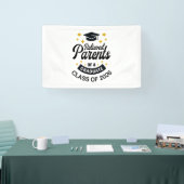 Opgeluchte ouders van afgestudeerde grappige afstu spandoek (Beurs)