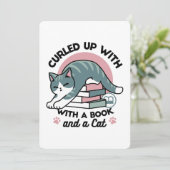 Opgerold met een boek en een kat - Gezellig Katten Kaart (Staand voorkant)