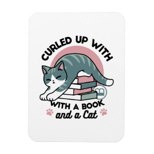 Opgerold met een boek en een kat - Gezellig Katten Magneet