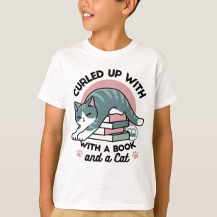 Opgerold met een boek en een kat - Gezellig Katten T-shirt