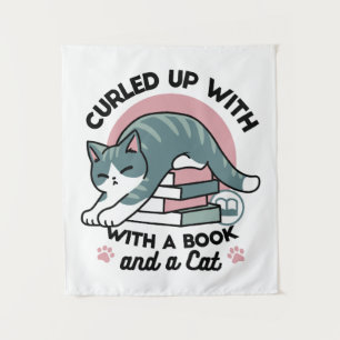 Opgerold met een boek en een kat - Gezellig Katten Wandkleed
