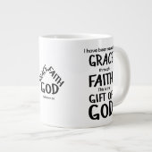 Opgeslagen door Grace door Faith Black Ephesians 2 Grote Koffiekop (Voorkant rechts)