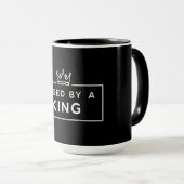 Opgevoed door een Koning Vaderdag Mok (Voorkant rechts)