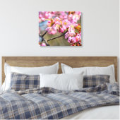 Opgewekt cascade van Sakura-bloemen op een lenteda Canvas Afdruk (Insitu (Slaapkamer))