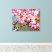 Opgewekt cascade van Sakura-bloemen op een lenteda Canvas Afdruk (Insitu (Houten vloer))
