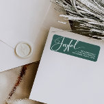 opgewekt | Elegant Script Christmas Green Etiket<br><div class="desc">Deze elegante adreslabels voor kerstvakantie zeggen "Joyful" in moderne witte scriptkalligrafie op een klassieke feestelijke groene achtergrond.</div>