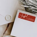 opgewekt | Elegant Script Christmas Red Etiket<br><div class="desc">Deze elegante adreslabels voor kerstvakantie zeggen "Joyful" in moderne witte scriptkalligrafie op een klassieke feestelijke rode achtergrond.</div>