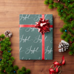 opgewekt | Elegant Script Green Christmas Cadeaupapier<br><div class="desc">Dit elegante kerstvakantie inpakpapier zegt "Joyful" in moderne witte script kalligrafie op een feestelijke groene kleur.</div>