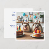 Opgewonden egels vieren verjaardag met taart kaart (Voorkant / Achterkant)