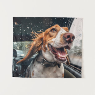 Opgewonden hond op regenachtige autorit kunstprint wandkleed