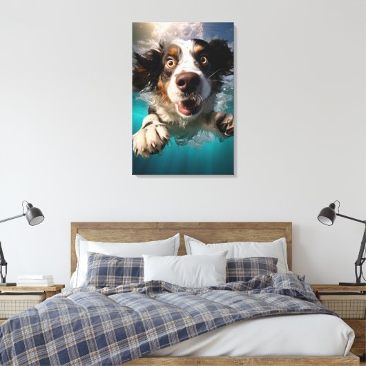 Opgewonden hond zwemmen onder water ontwerp canvas afdruk (Insitu (Slaapkamer))