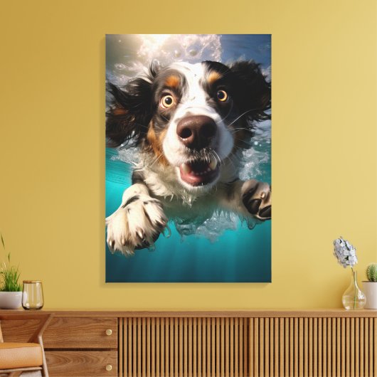 Opgewonden hond zwemmen onder water ontwerp canvas afdruk (Insitu (Woonkamer))