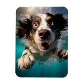 Opgewonden hond zwemmen onder water ontwerp magneet (Verticaal)