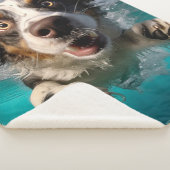 Opgewonden hond zwemmen onder water ontwerp sherpa deken (3/4)