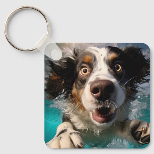 Opgewonden hond zwemmen onder water ontwerp sleutelhanger (Voorkant)
