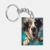 Opgewonden hond zwemmen onder water ontwerp sleutelhanger (Voorkant Links)
