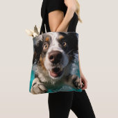 Opgewonden hond zwemmen onder water ontwerp tote bag (Dichtbij)