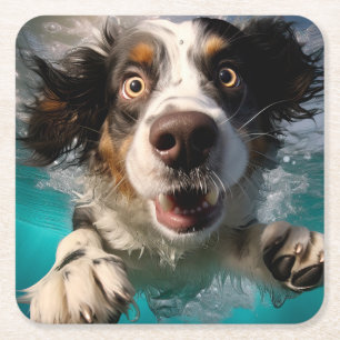 Opgewonden Hond Zwemt Onderwater Ontwerp Kartonnen Onderzetters