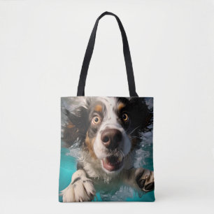 Opgewonden Hond Zwemt Onderwater Ontwerp Tote Bag