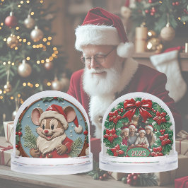 Opgewonden kerstmuis  sneeuwbol