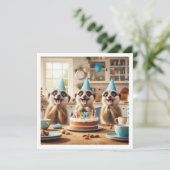 Opgewonden meerkatten vieren verjaardag met taart kaart (Staand voorkant)