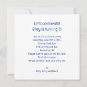 Opgewonden meerkatten vieren verjaardag met taart kaart (Achterkant)