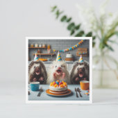 Opgewonden stekelvarkens vieren verjaardag met taa kaart (Staand voorkant)