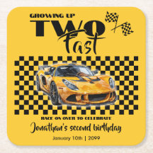 Opgroeien tot snelle 2e verjaardag gele sportwagen