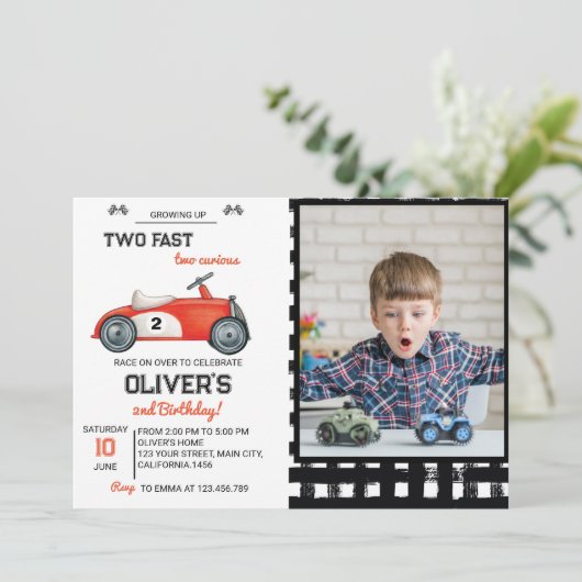 Opgroeien twee Fast Car Boy Verjaardag uitnodiging (Staand voorkant)