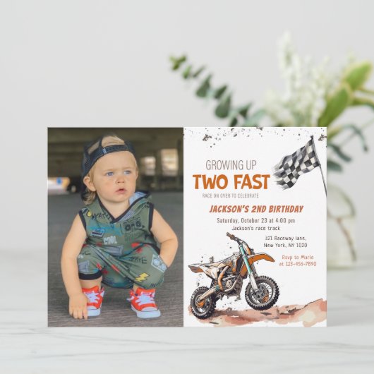 Opgroeien Twee Fast Dirt Bike Boy 2e verjaardag Kaart (Staand voorkant)