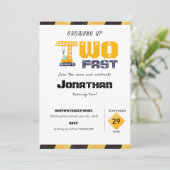 Opgroeien twee snelle bouw jongen verjaardag kaart (Staand voorkant)