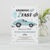 Opgroeien twee snelle race auto 2e verjaardag kaart (Staand voorkant)