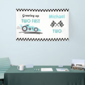 Opgroeien twee snelle race auto jongen 2e verjaard spandoek (Beurs)