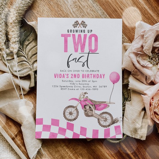Opgroeien twee snelle roze Dirt Bike Meisje Verjaa Kaart