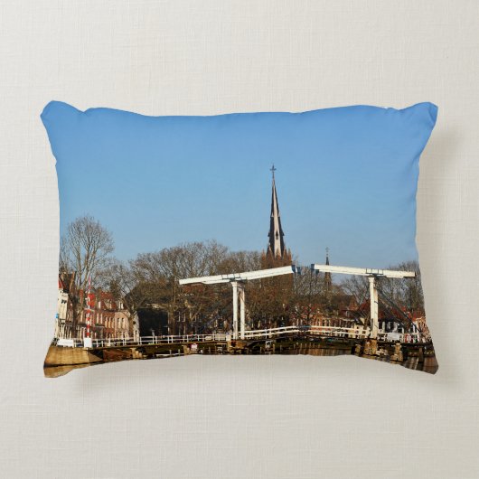 Ophaalbrug over gracht in Nederland. Accent Kussen (Voorkant)