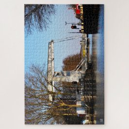Ophaalbrug over gracht in Nederland. Legpuzzel