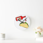 Ophef van hete saus in taco ronde klok (Huis)