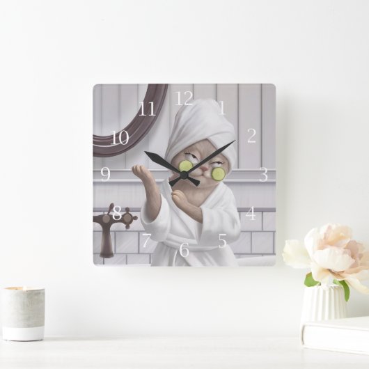 Oplaadmodus – Miss Meow in badjas Vierkante Klok (Huis)