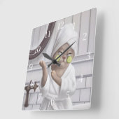 Oplaadmodus – Miss Meow in badjas Vierkante Klok (Hoek)