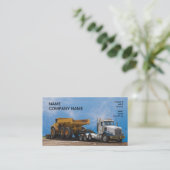 oplegger en aanhangwagen die een grote dumptruck v visitekaartje (Staand voorkant)