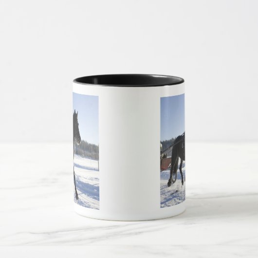 Opleiding van paarden in een wijnlandschap mok (Midden)