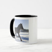 Opleiding van paarden in een wijnlandschap mok (Voorkant links)